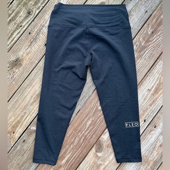 FLEO Cropped Leggings - Picture 3 of 3